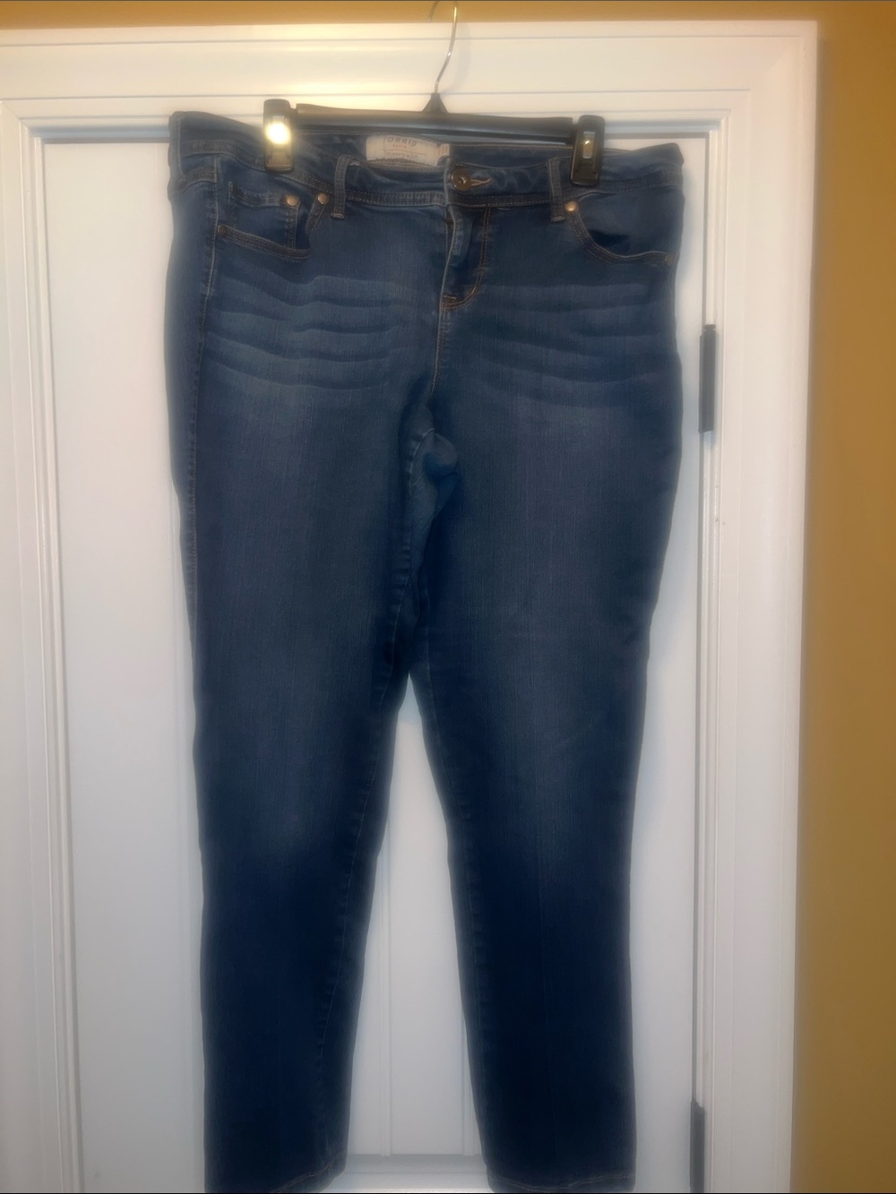 Classic Dark Wash Women’s Skinny Jeans - Blue